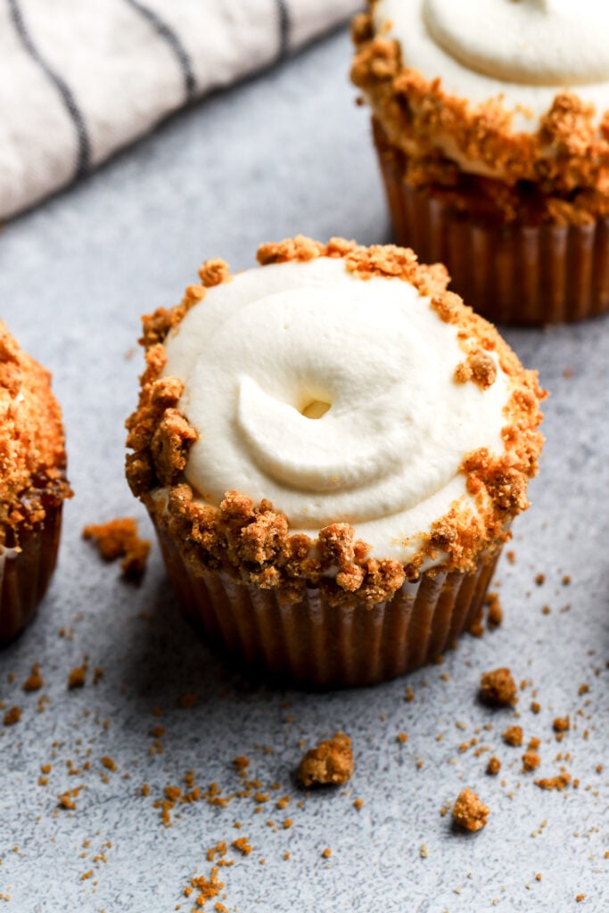 spice cupcakes with apple pie filling and cream cheese frosting and streusel topping