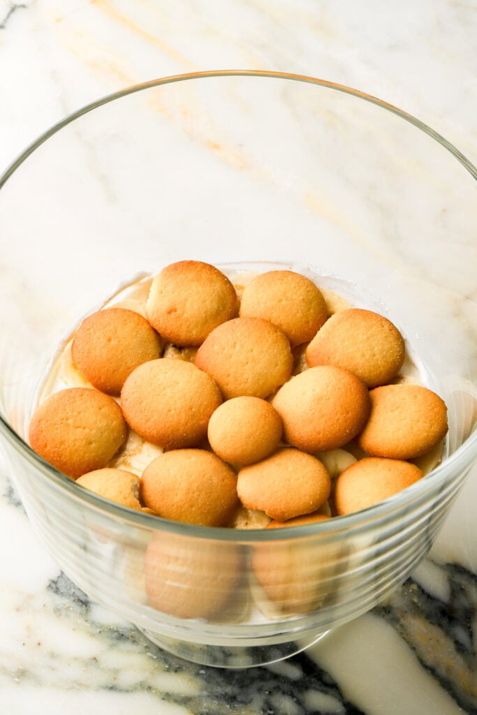 vanilla wafers on top of banana slices