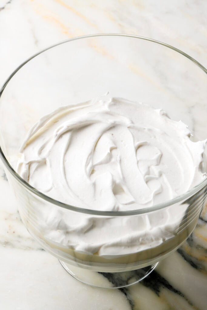 whipped cream on top of vanilla pastry cream