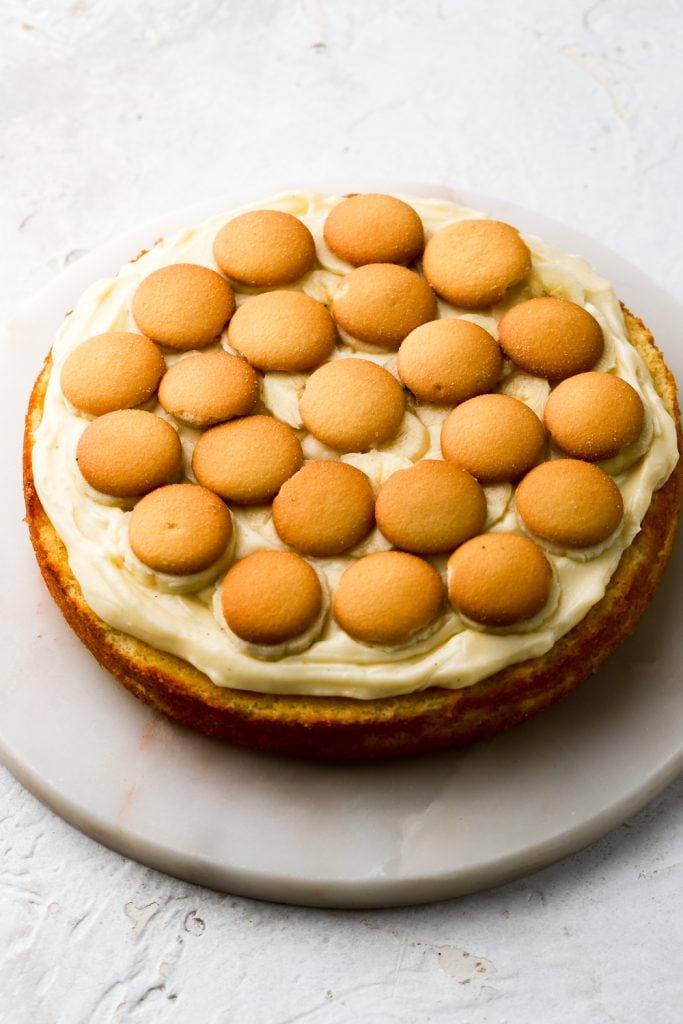 vanilla wafers on top of banana slices