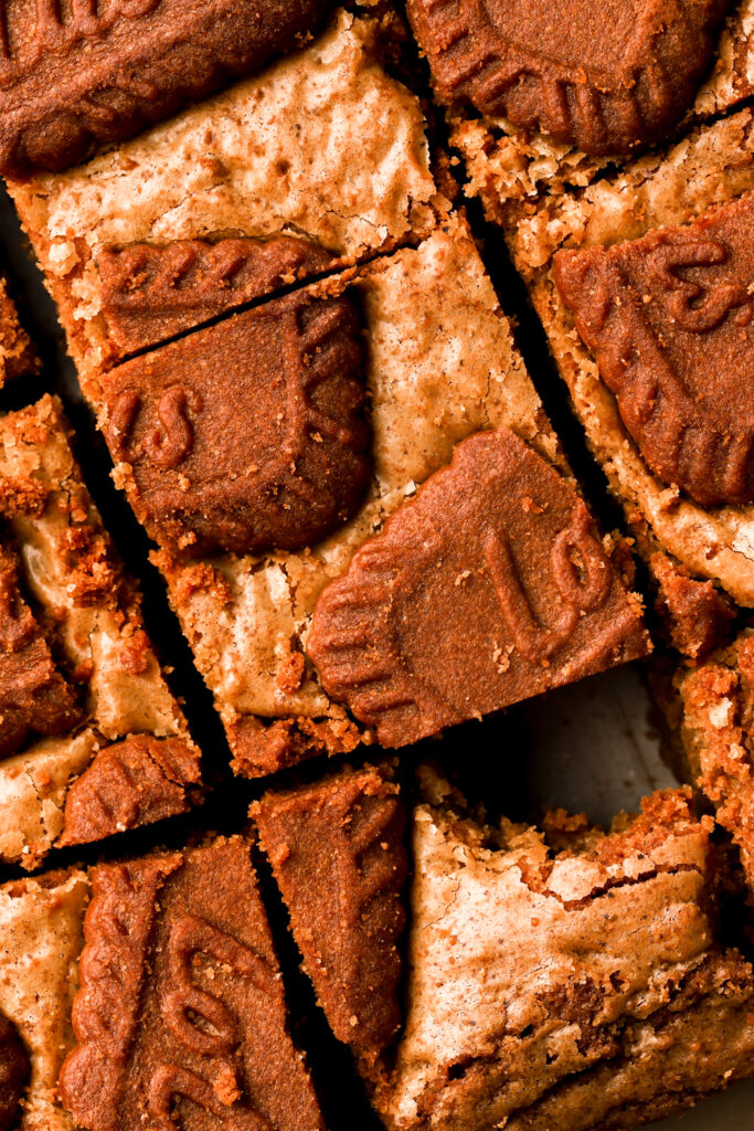 close up of biscoff blondies