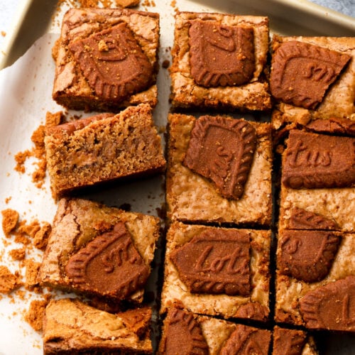 tray of cookie butter blondies with biscoff cookies