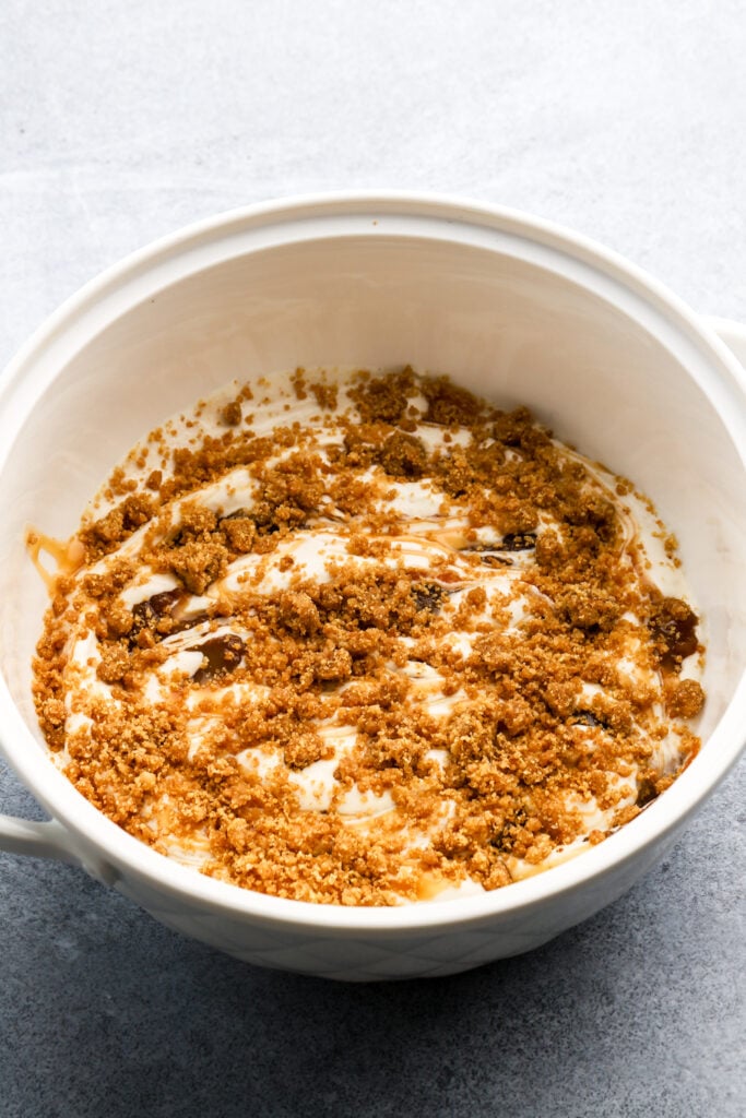 streusel layer on top of apple butter ice cream