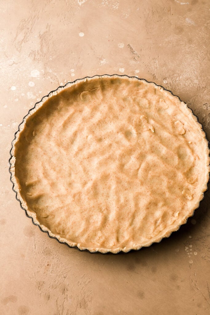 spread the dough into the tart pan