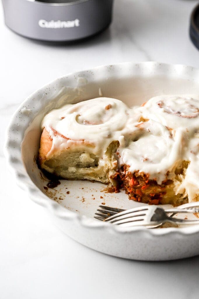 carrot cake cinnamon rolls