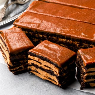 chocotorta topped with dulce de leche and getting sliced