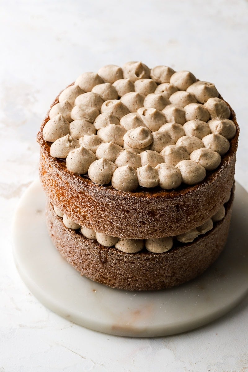 piped buttercream poofs between the layers