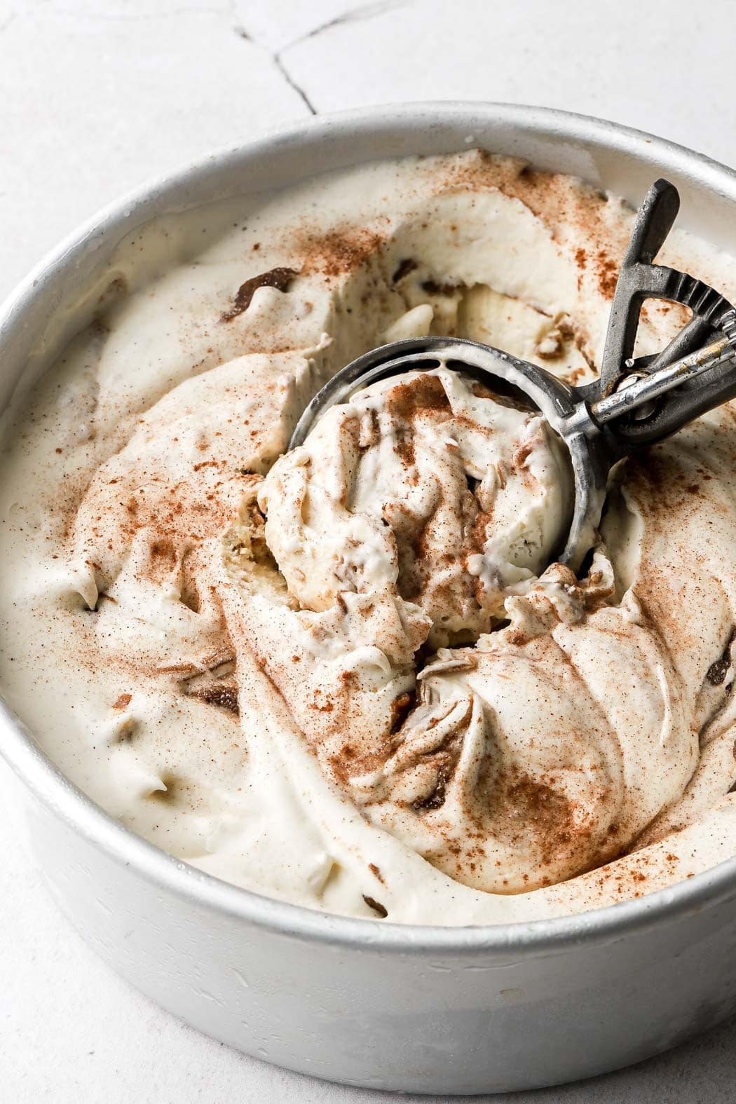 cinnamon roll ice cream