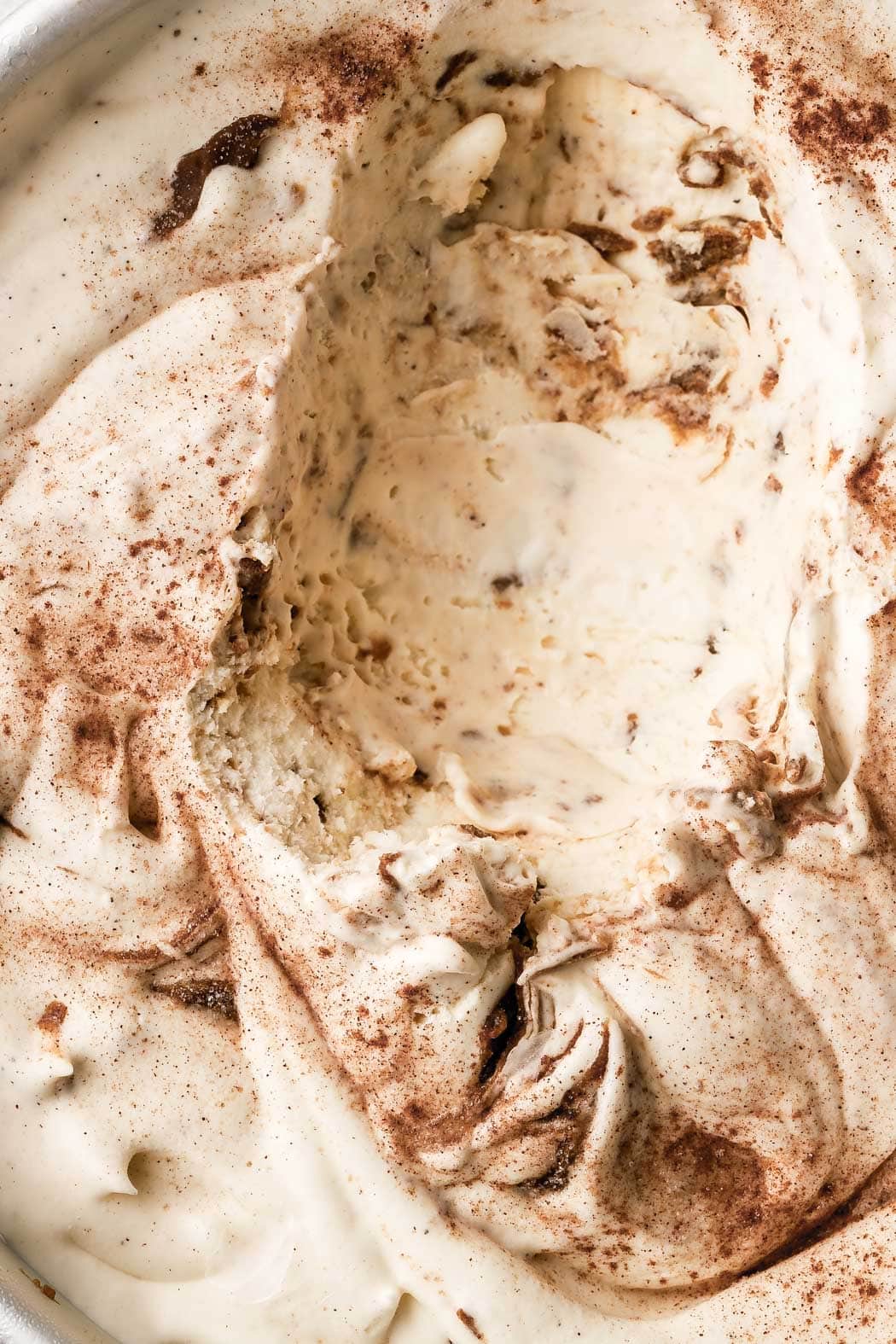cinnamon roll ice cream