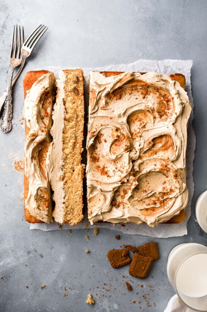 cookie butter cake with swirls 