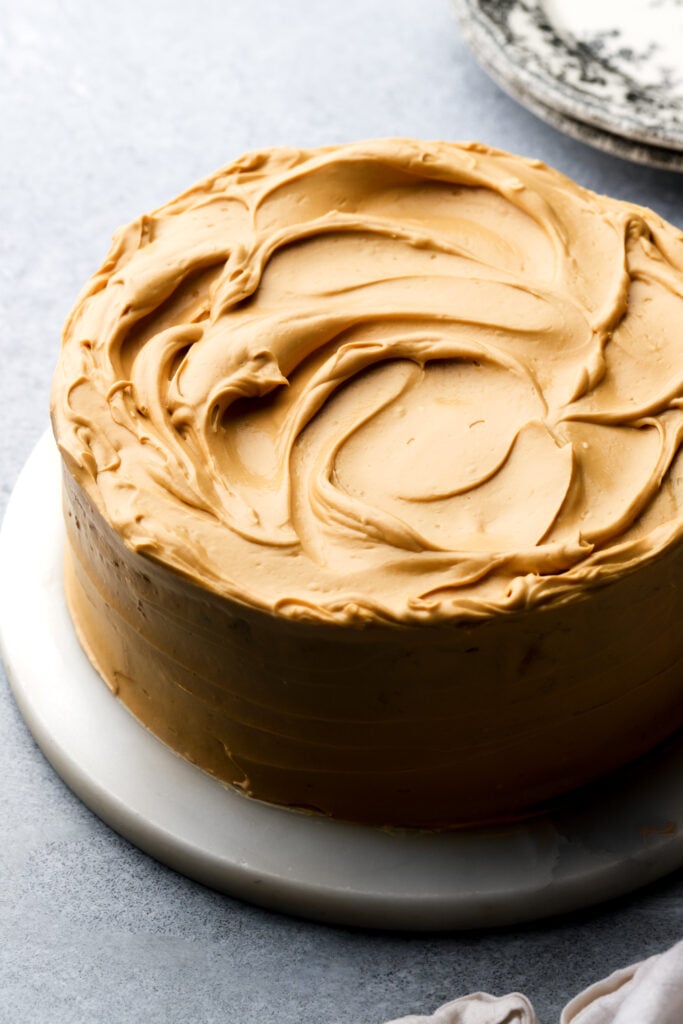 dulce de leche cake frosted