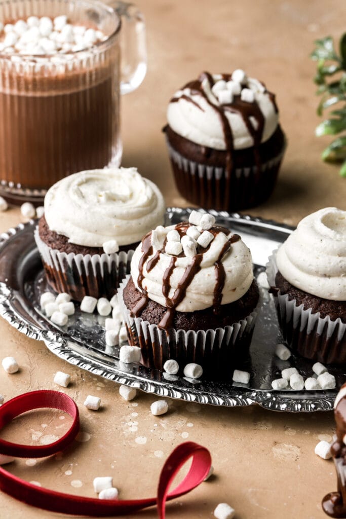 hot chocolate cupcakes topped with marshmallow frosting, hot chocolate sauce and mini marshmallows