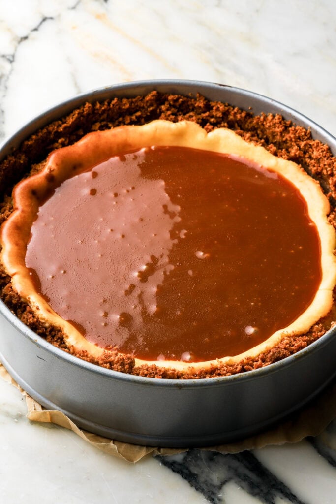 cooled caramel poured onto chilled cheesecake