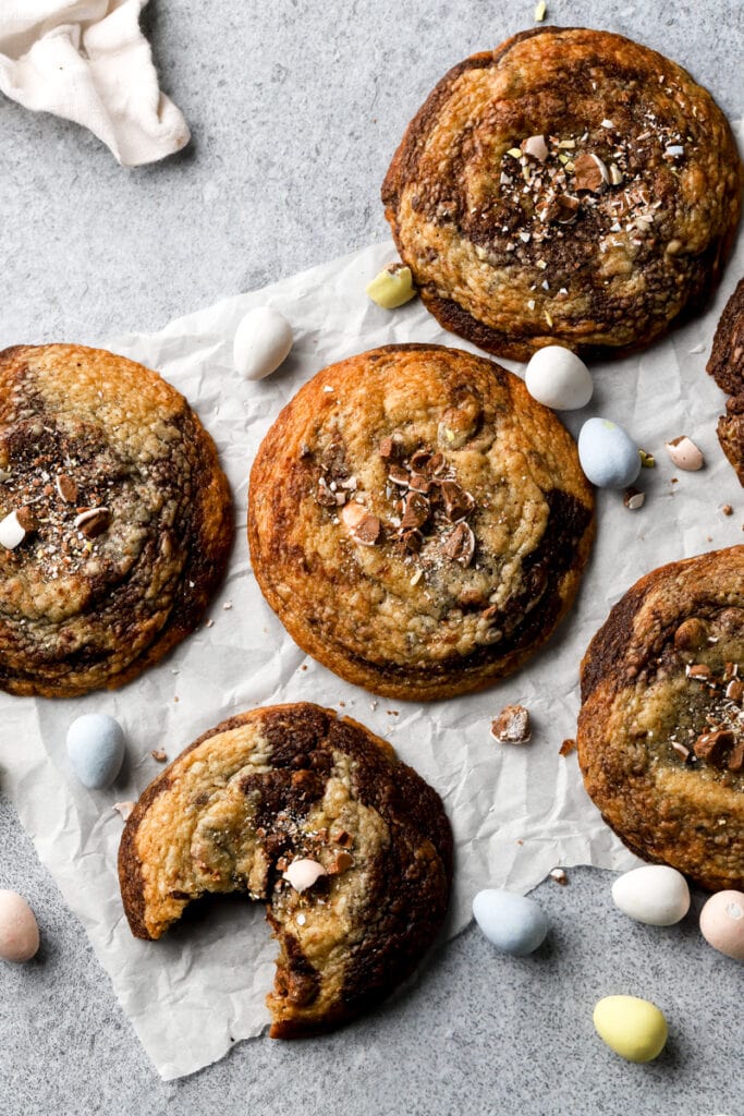 marbled mini egg cookies