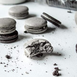 cookies n cream macarons