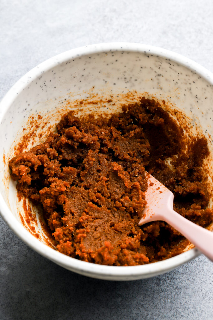 filling mixed for cinnamon rolls